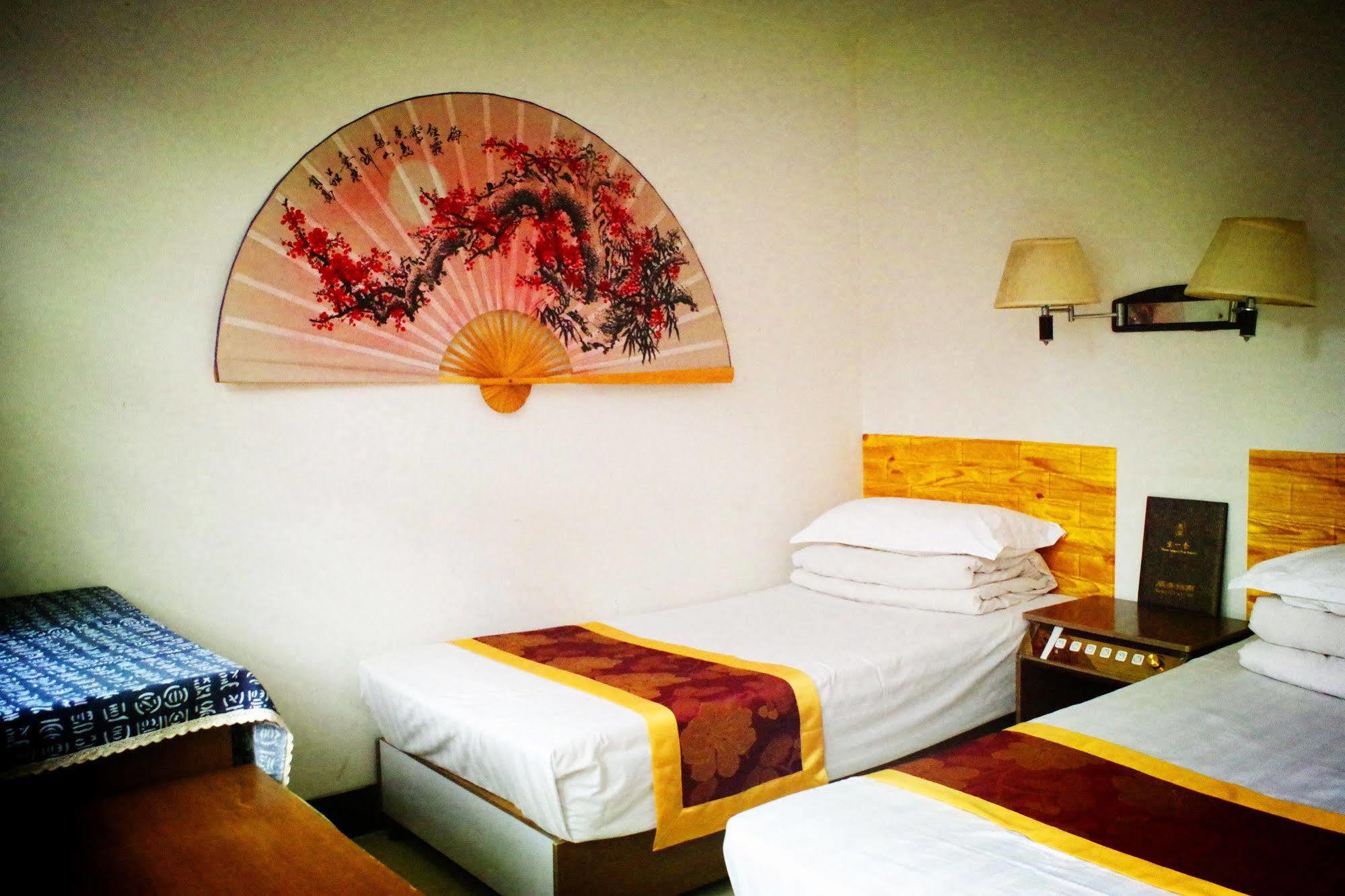 Three Legged Frog Hostel Пекін Екстер'єр фото