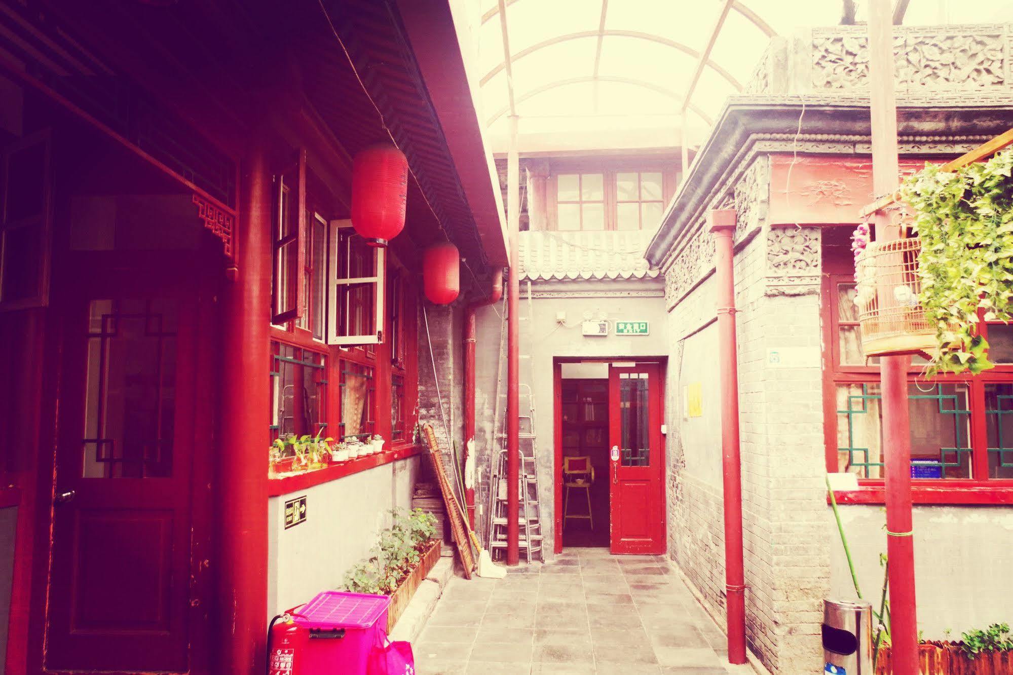 Three Legged Frog Hostel Пекін Екстер'єр фото