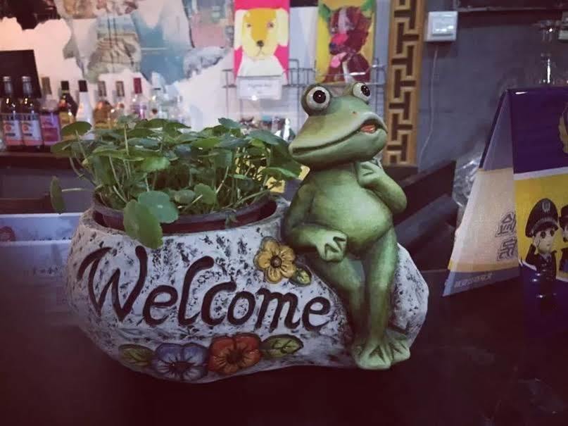 Three Legged Frog Hostel Пекін Екстер'єр фото