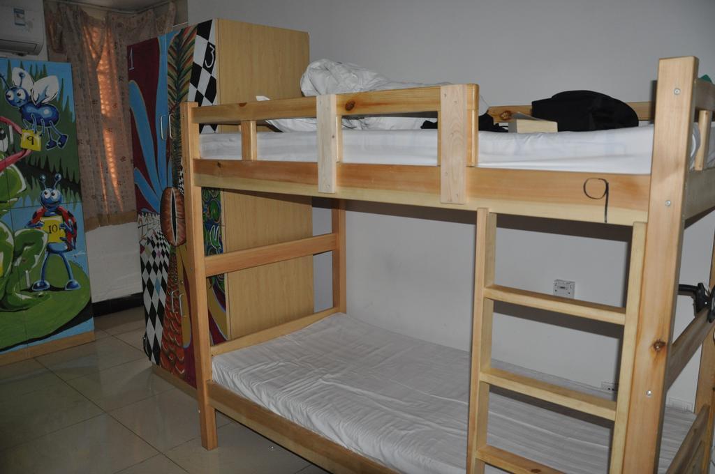 Three Legged Frog Hostel Пекін Номер фото