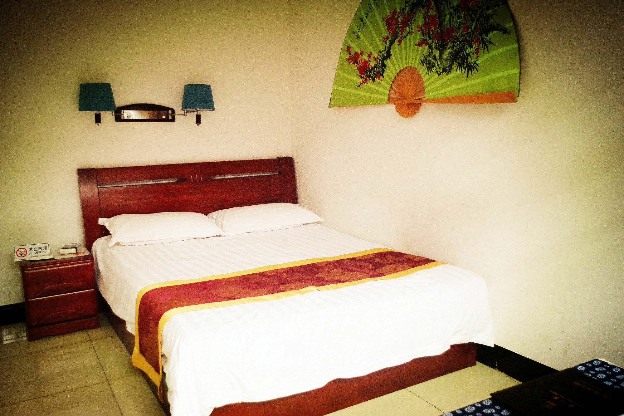 Three Legged Frog Hostel Пекін Екстер'єр фото