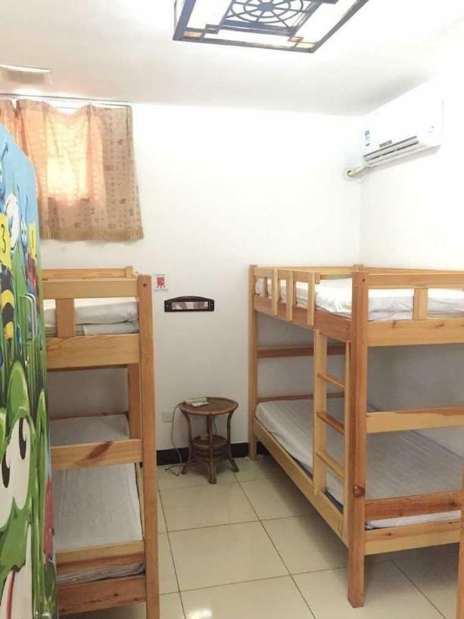 Three Legged Frog Hostel Пекін Екстер'єр фото