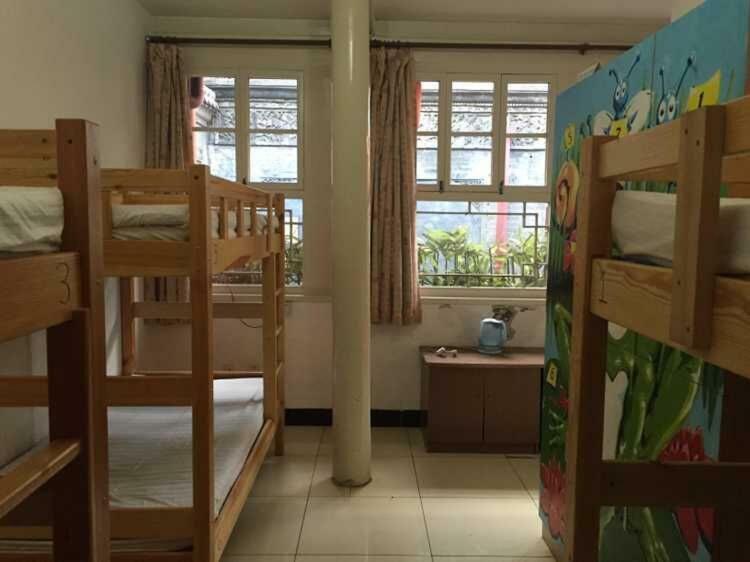Three Legged Frog Hostel Пекін Екстер'єр фото