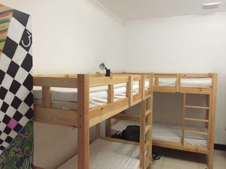 Three Legged Frog Hostel Пекін Екстер'єр фото