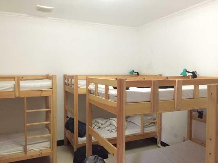 Three Legged Frog Hostel Пекін Екстер'єр фото